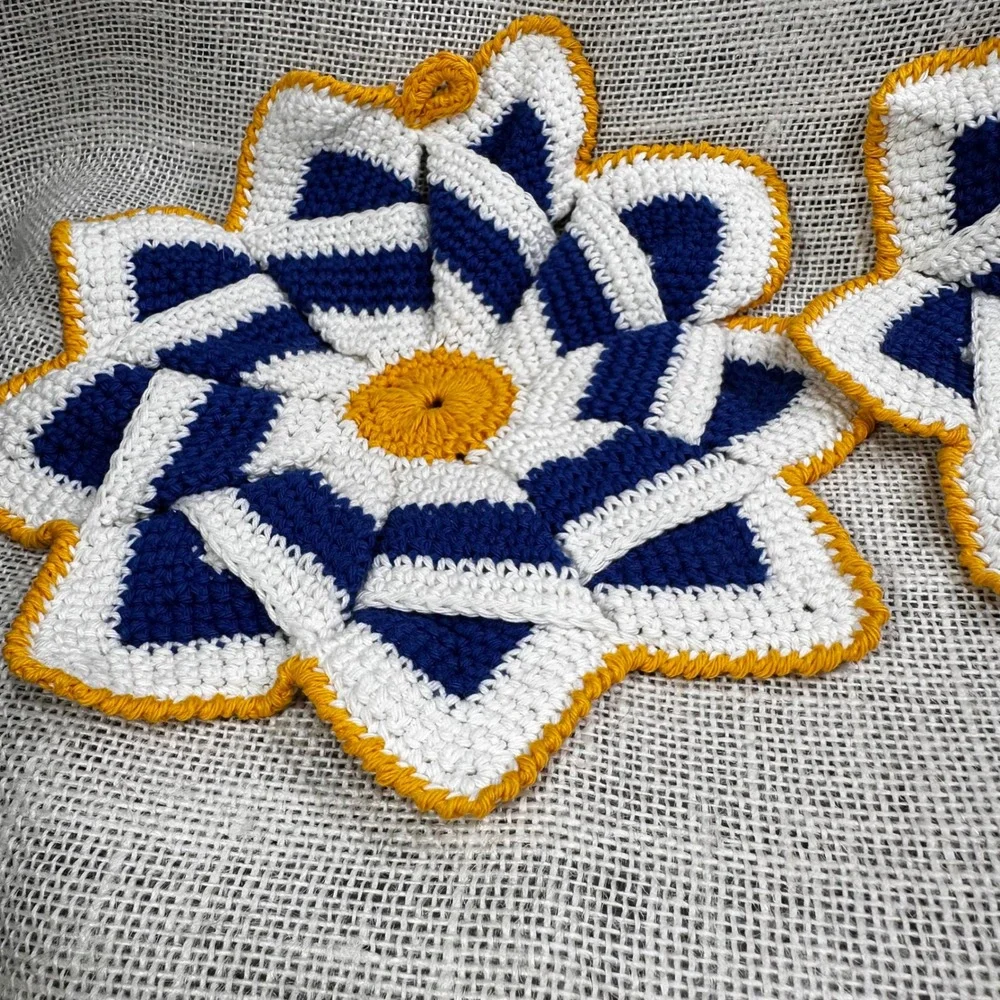 Vintage Handmade Crochet Potholders Set of‎ 2 Blue White Yellow Starburst 8.5